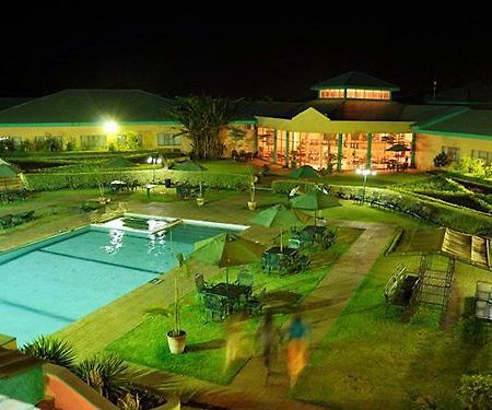 Crossroads Hotel Lilongwe Exteriör bild