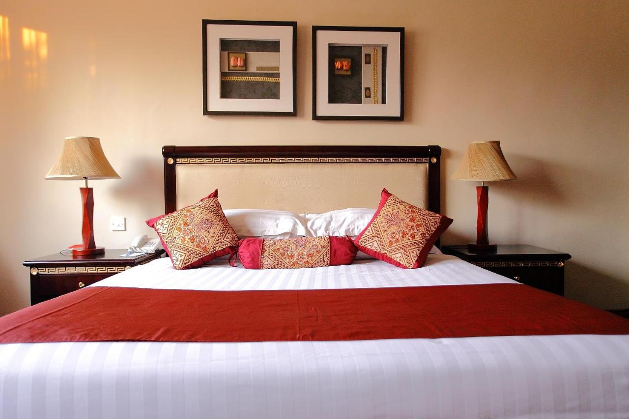 Crossroads Hotel Lilongwe Exteriör bild