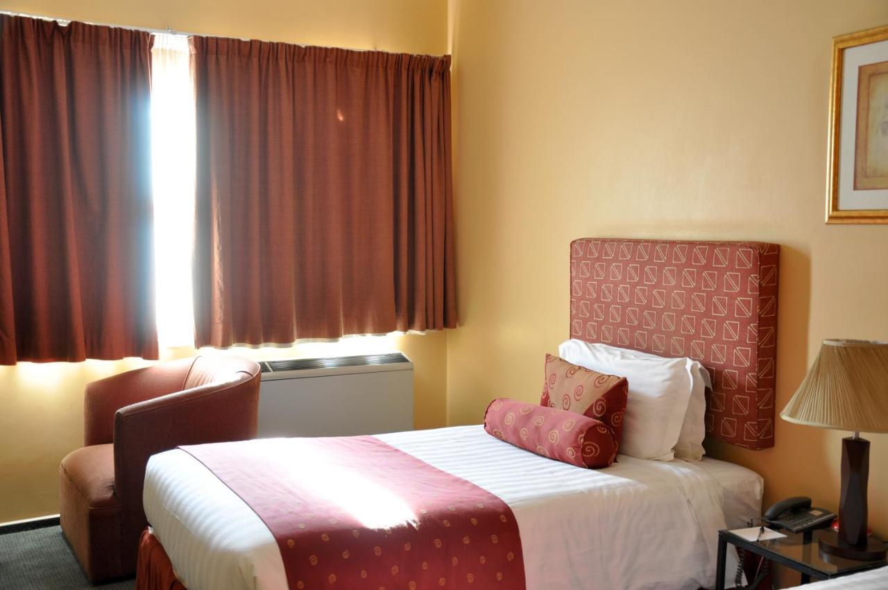 Crossroads Hotel Lilongwe Exteriör bild