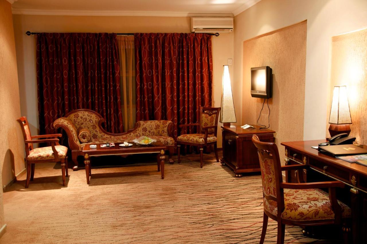 Crossroads Hotel Lilongwe Exteriör bild