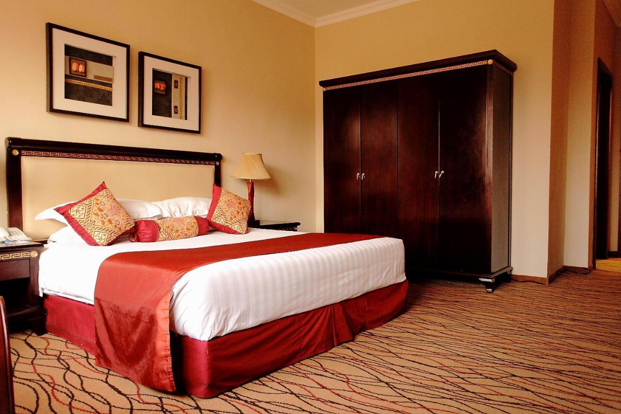 Crossroads Hotel Lilongwe Exteriör bild