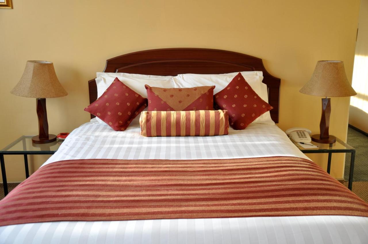 Crossroads Hotel Lilongwe Exteriör bild