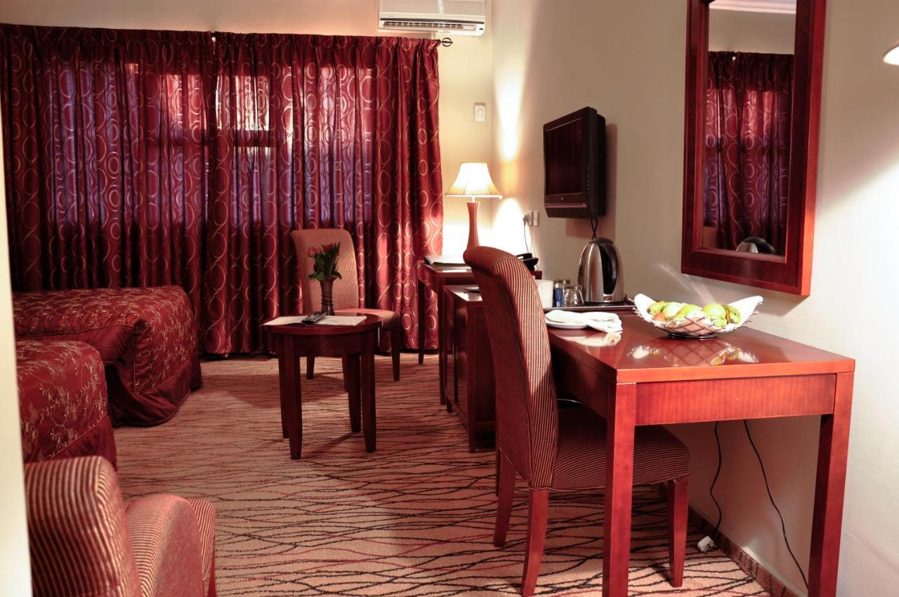 Crossroads Hotel Lilongwe Exteriör bild
