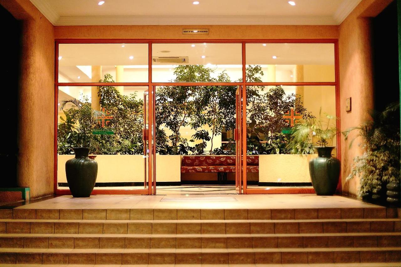Crossroads Hotel Lilongwe Exteriör bild