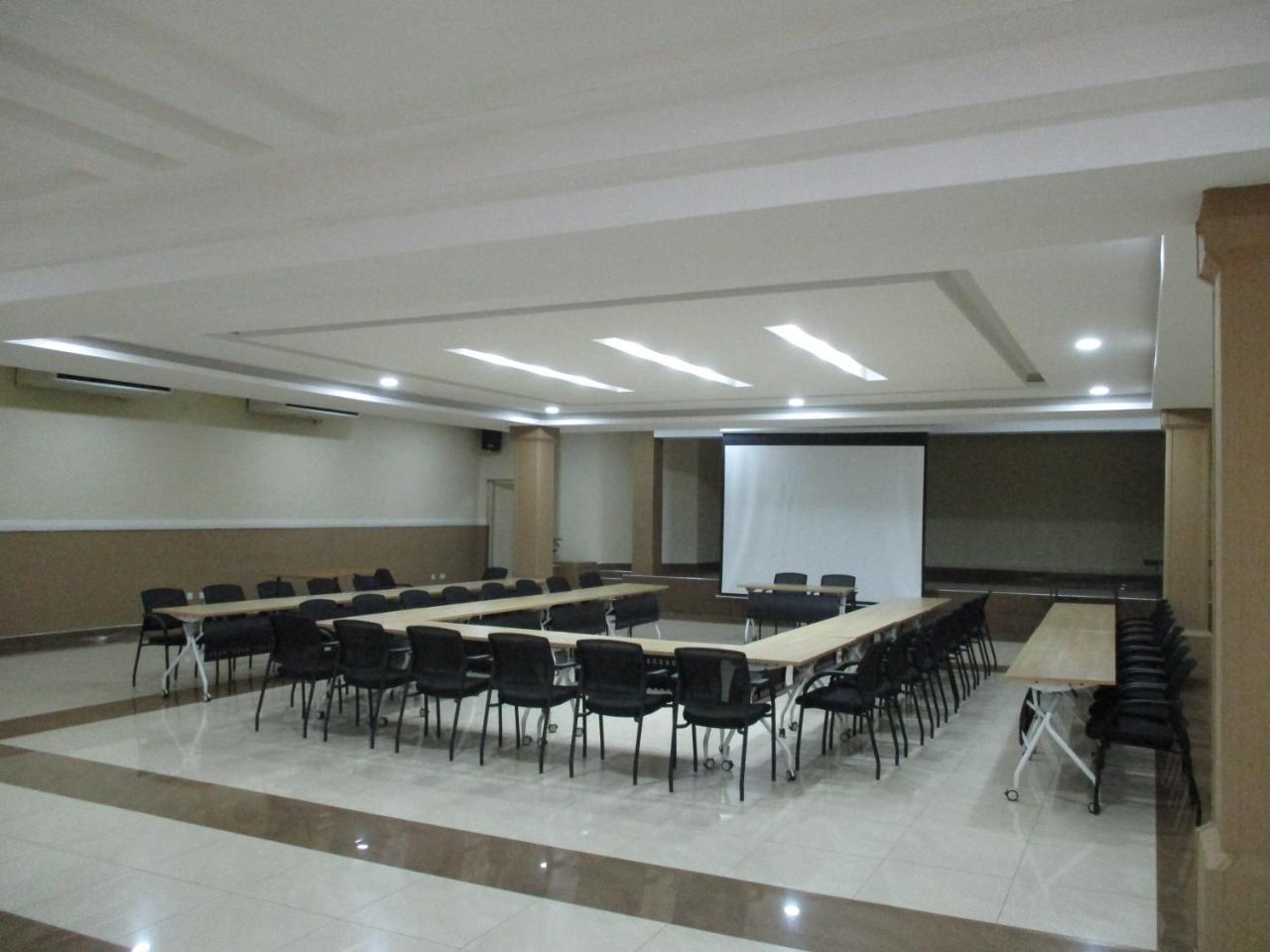 Crossroads Hotel Lilongwe Exteriör bild