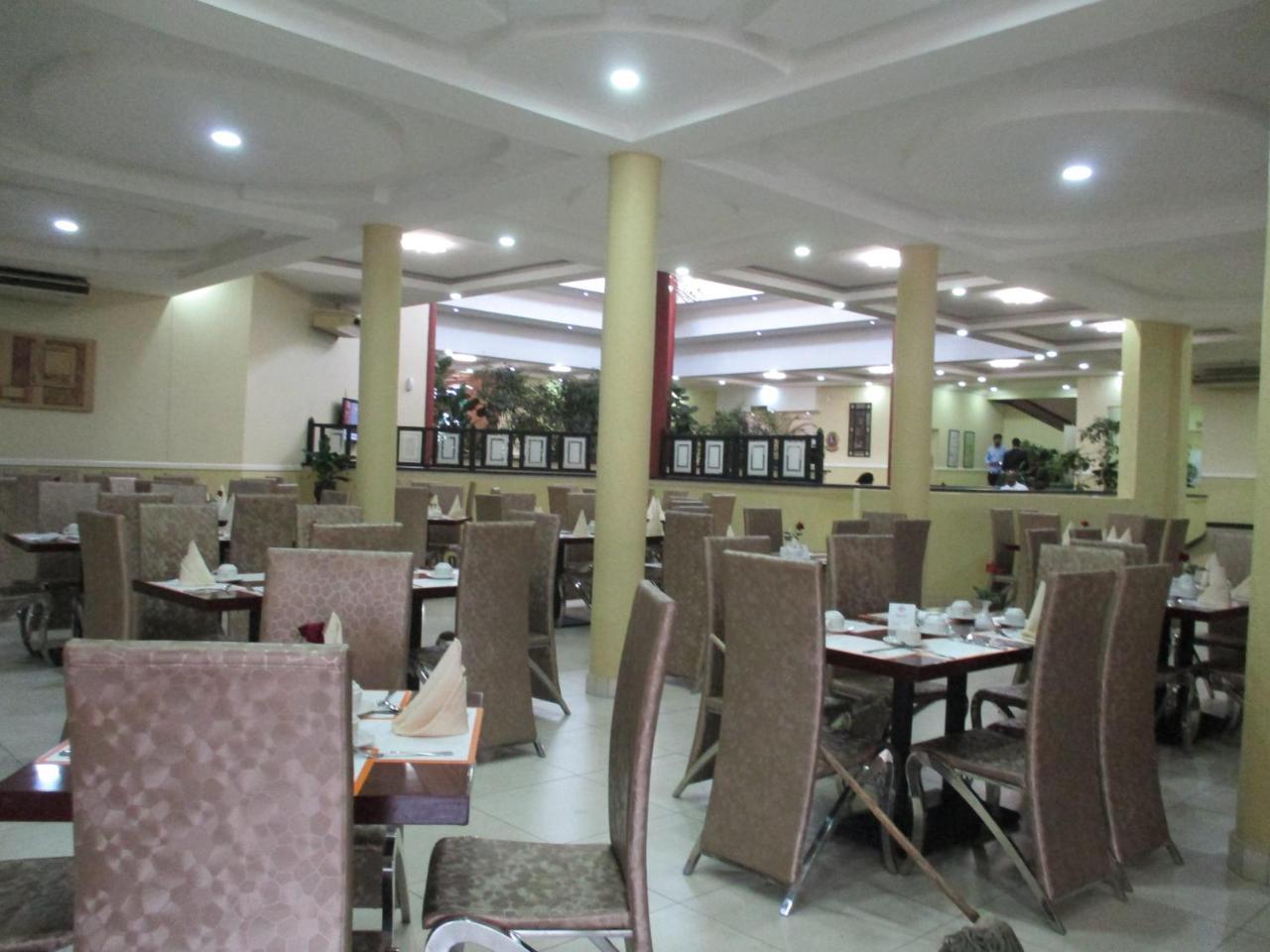 Crossroads Hotel Lilongwe Exteriör bild